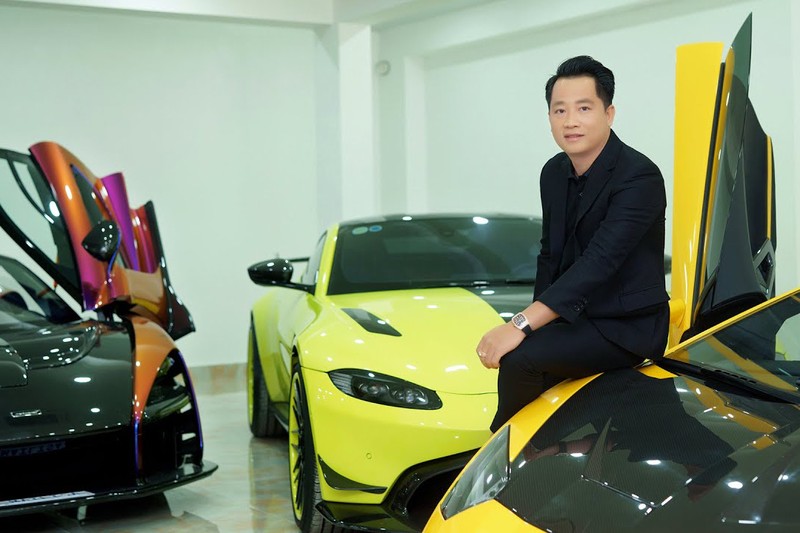 View - 	Hoàng Kim Khánh lần đầu khoe garage ôtô trị giá gần 450 tỷ đồng