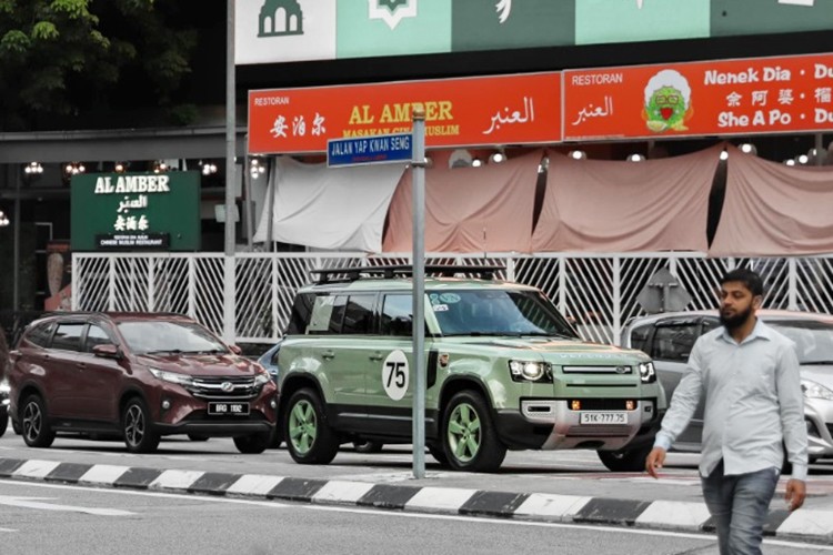 	Tóm gọn Land Rover Defender hơn 7 tỷ của đại gia Việt ở Malaysia 