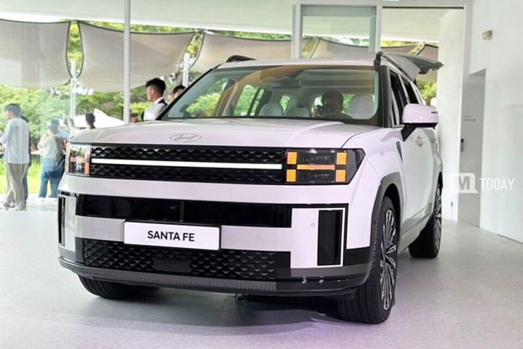 Hyundai SantaFe 2024 về Việt Nam, giá chào bán khoảng 1,4 tỷ đồng