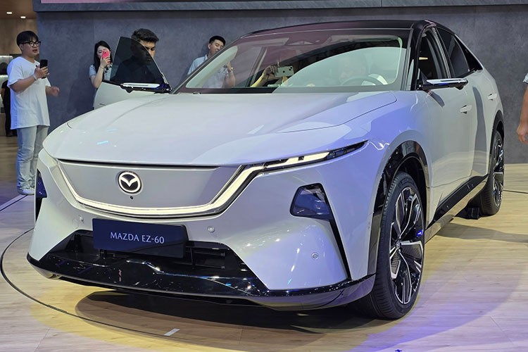 View - 	Tận thấy Mazda EZ-60 2026 - SUV lai coupe bản hybrid thuần điện