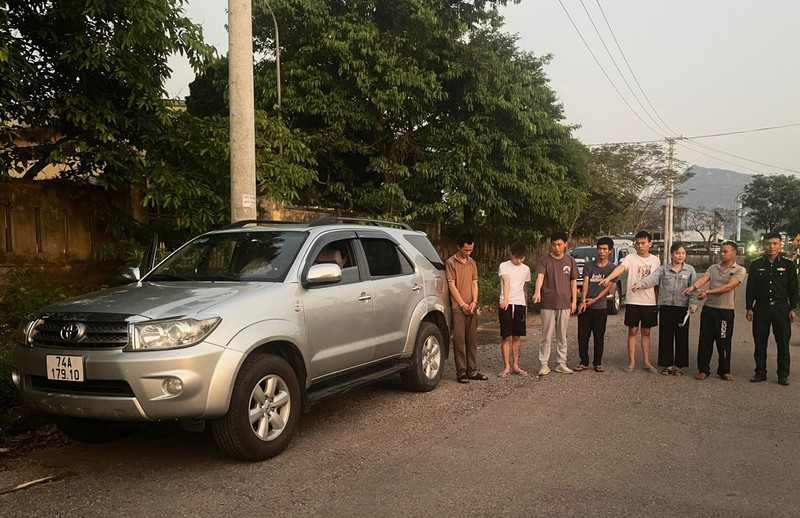 Bien phong Quang Tri pha duong day dua nguoi xuat canh trai phep