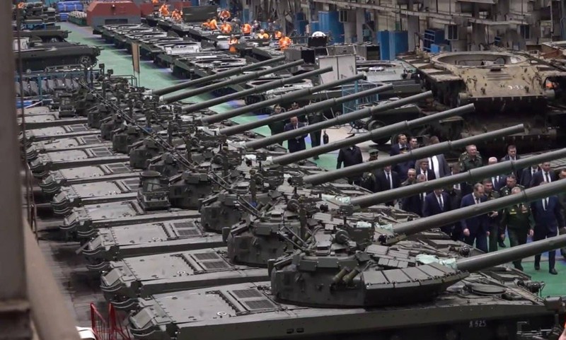 View - 	Tình hình căng thẳng Nga đẩy mạnh chế tạo xe tăng T80BVM 