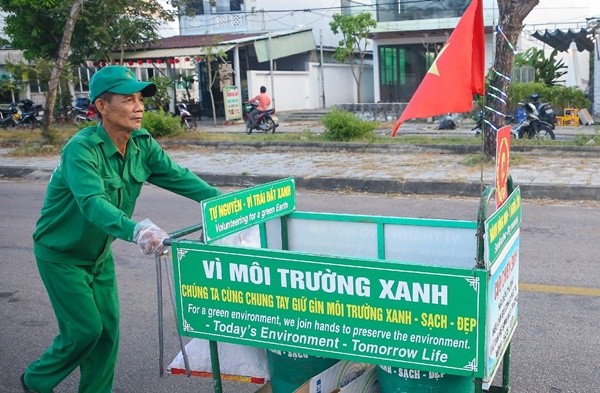 Cuu binh hon 8 nam lam dieu dac biet tren pho, tu choi nhan tien ho tro