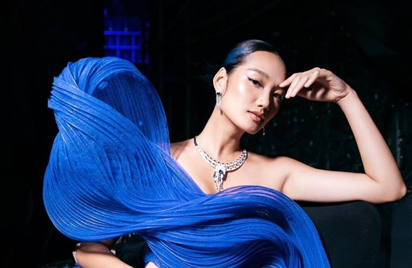 View - 	Quỳnh Anh thi Miss Universe Vietnam gia đình là bộ đội công an