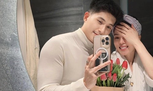 View - 	Lệ Quyên khoe quà ngày Valentine từ phi công kém 12 tuổi