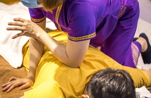 View - 	Đi massage chàng trai đứt động mạch đột quỵ vì điều này