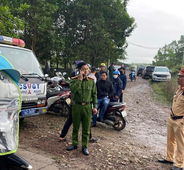Phát hiện thi thể hai vợ chồng trong ô tô đỗ ở Quảng Ninh - Hình 2 Phat hien thi the hai vo chong trong o to do o Quang Ninh-Hinh-2