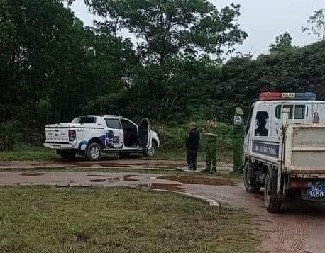 Phát hiện thi thể hai vợ chồng trong ô tô đỗ ở Quảng Ninh Phat hien thi the hai vo chong trong o to do o Quang Ninh