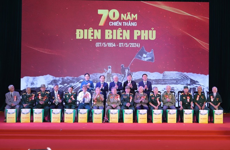 View - 	MTTQ Việt Nam tiếp tục gặp mặt, tri ân các chiến sĩ Điện Biên