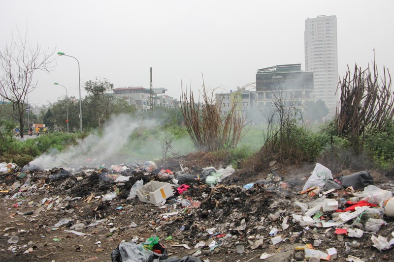 View - 	Tràn lan rác thải ô nhiễm vùng ven đô Hà Nội