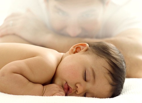 Mức độ phổ biến của tư thế ngủ chổng mông lên trời ở các em bé là như thế nào?
