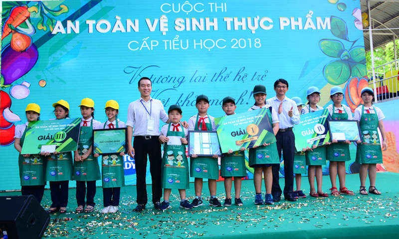 giành chiến thắng trong nhóm học sinh tiểu học.