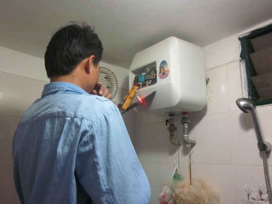 Bật bình nóng lạnh cả ngày