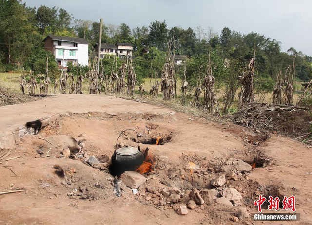 Tuy nhiên trong quá trình kiểm tra phát hiện thiếu giá trị khai thác, đội thăm dò đã lấp miệng giếng