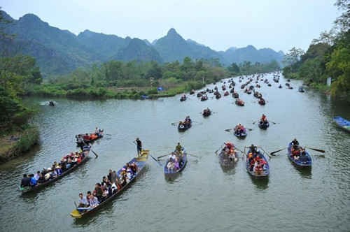 /Uploaded/khds.1cdn.vn/2018/09/16/le-hoi-chua-huong-20181.jpg