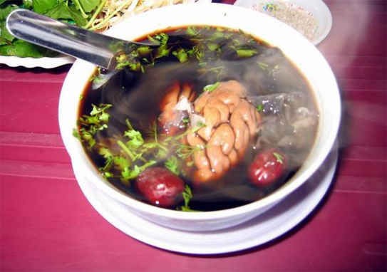 Canh óc lợn nấu thiên ma