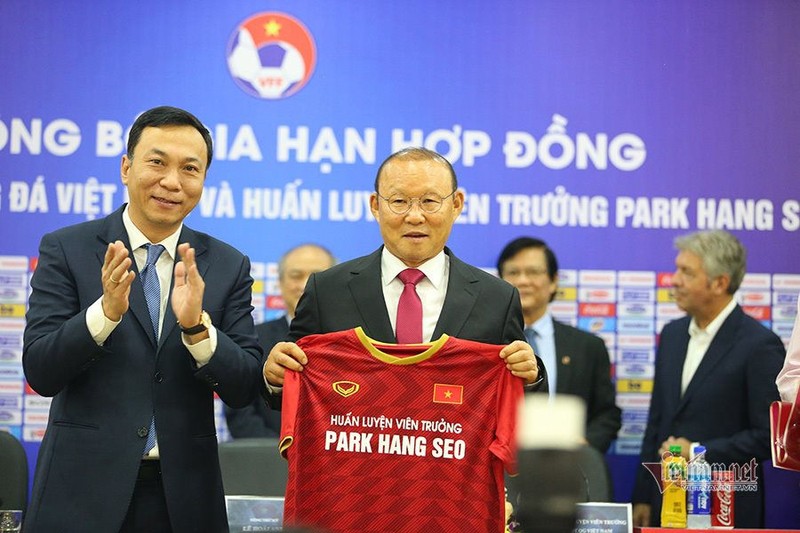 hlv-park-hang-seo-kich-hoat-gia-han-hop-dong.jpg
