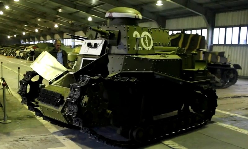 Xe tăng T90M yểm trợ hỏa lực cho bộ binh Nga tiến công