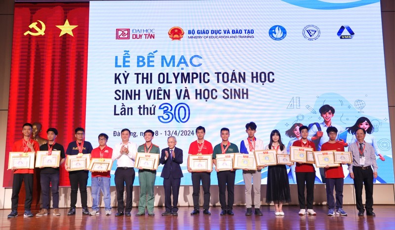 Be mac Olympic Toan hoc SV-HS nam 2024: 2 thu khoa doat giai Nhat “kep”-Hinh-2