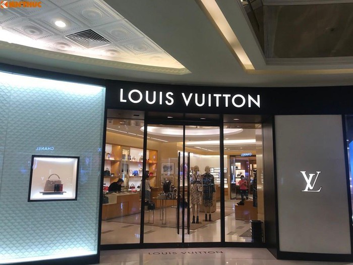 Cửa hàng thương hiệu Louis Vuitton tại tòa tháp Taipei 101 Đài Loan