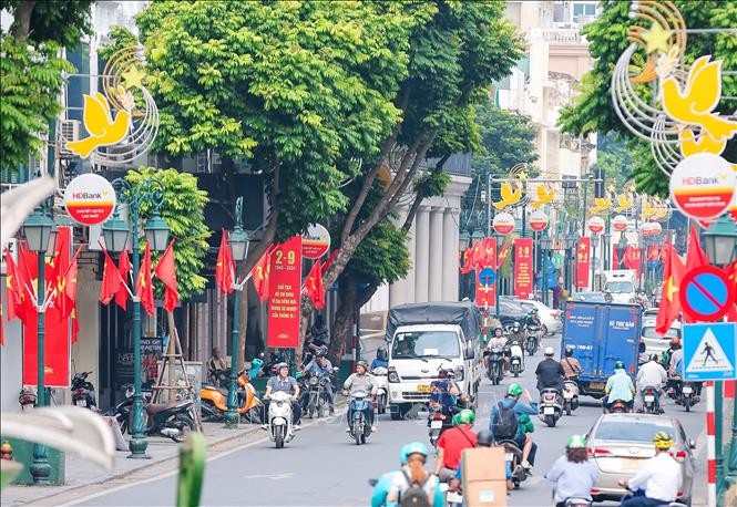 View - 	Hà Nội trang hoàng rực rỡ chào mừng 79 năm Quốc khánh 2/9