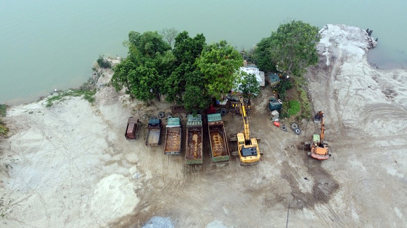 View - 	Hiện trạng bến bãi không phép ở Phù Đổng sau yêu cầu dẹp