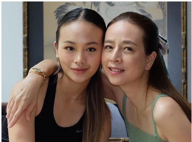 View - 	Lộ sắc vóc ái nữ của người đàn bà thép tại U23 Thái Lan