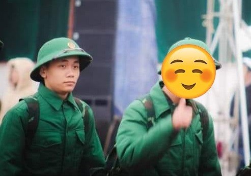 View - 	Quang Linh Vlogs đi nghĩa vụ quân sự đâu là sự thật của bức ảnh