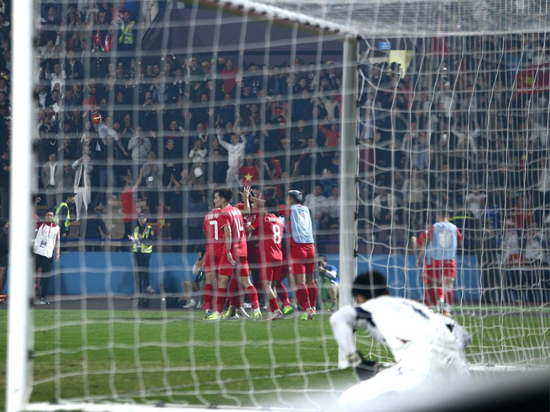 View - 	Thắng Thái Lan ĐT Việt Nam nắm lợi thế tại chung kết AFF Cup 