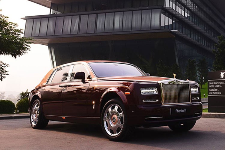 RollsRoyce launches new Phantom in North India at Rs 95 crore ET Auto