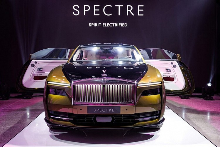 View - 	Rolls-Royce Spectre gần 18 tỷ Minh Nhựa đặt mua có thể gây cháy 