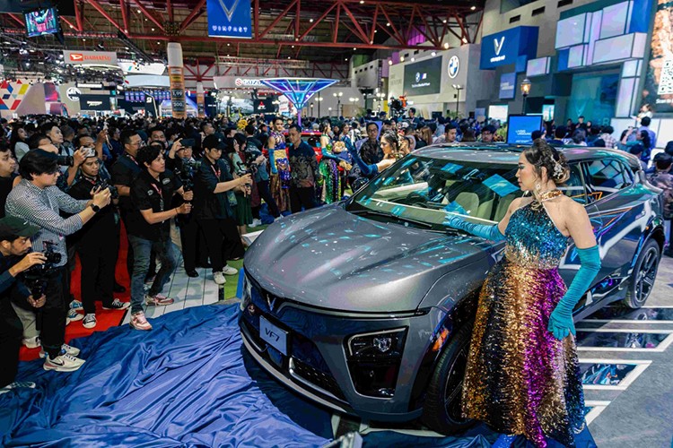 View - 	VinFast ra mắt loạt ôtô điện tay lái nghịch tại Indonesia