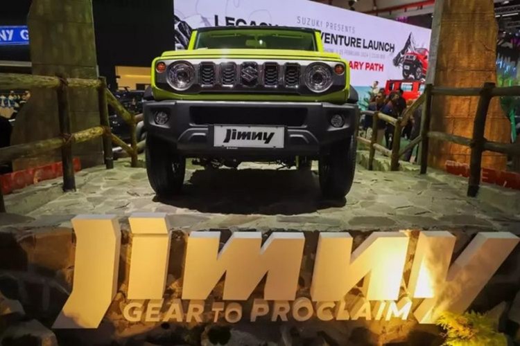 Suzuki Jimny 5 cua tu 720 trieu “chay hang” sau vai ngay mo ban