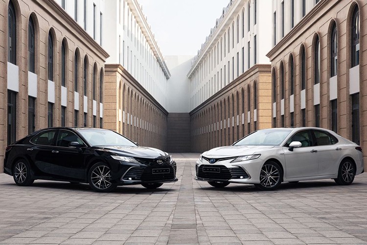 View - 	Toyota Camry chiếm gần 64% thị phần phân khúc sedan cỡ D