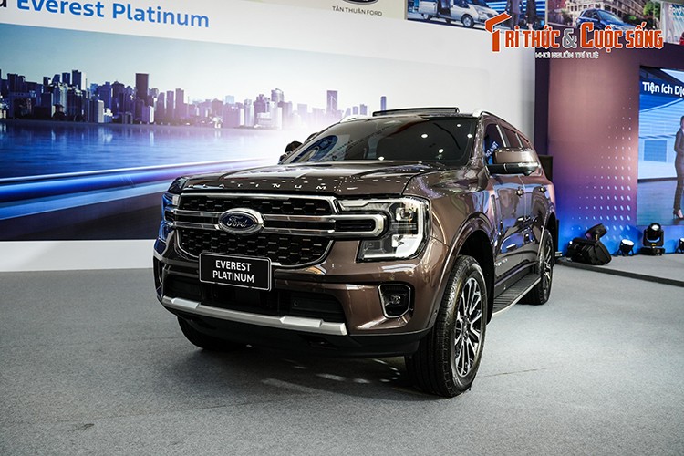 Can canh Ford Everest Platinum 2024 tai Viet Nam, hon 1,5 ty dong-Hinh-2