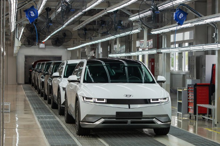 View - 	Hyundai sử dụng vật liệu nhẹ sản xuất ôtô điện đi nhanh và xa hơn