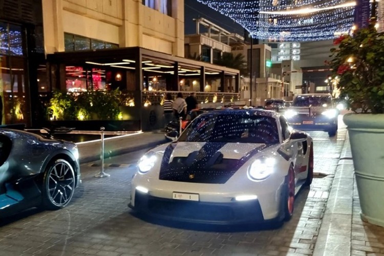 Chiec Porsche 911 GT3 RS mang bien so tri gia toi 241,77 ty dong-Hinh-3