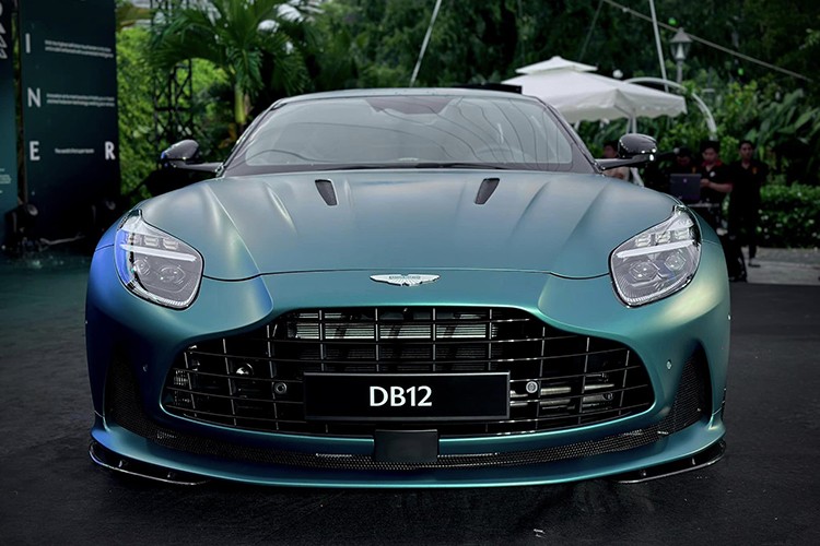 View - 	Cận cảnh Aston Martin DB12 vừa ra mắt Việt Nam, từ 19,5 tỷ đồng