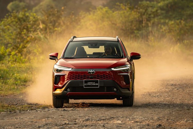 Toyota Corolla Cross bo han ban chay xang, chi tap trung xe hybrid
