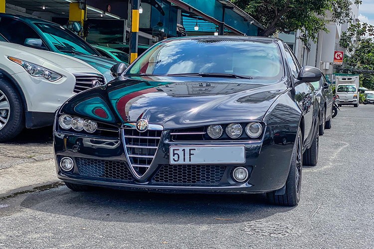 View - 	Chiếc Alfa Romeo 159 JTS siêu hiếm bán chỉ 700 triệu ở Sài thành