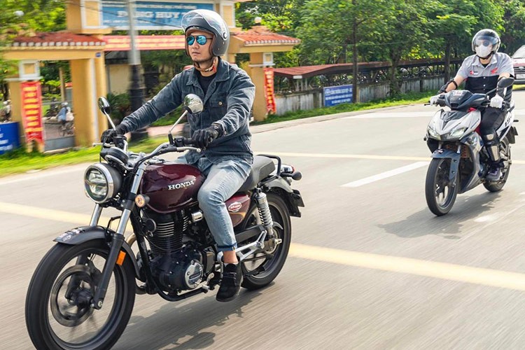 View - 	Người dùng Honda CB350 H'ness tại Việt Nam có thể bất ngờ bị phạt