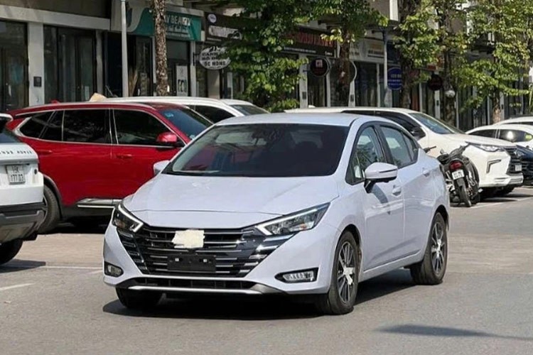 View - 	Tóm gọn Nissan Almera 2024 trên phố Việt đối thủ Toyota Vios