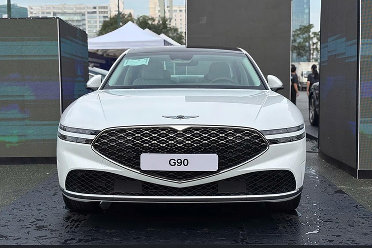 View - 	Soi chi tiết Genesis G90 2024 giá 7,5 tỷ đồng ở TP. HCM