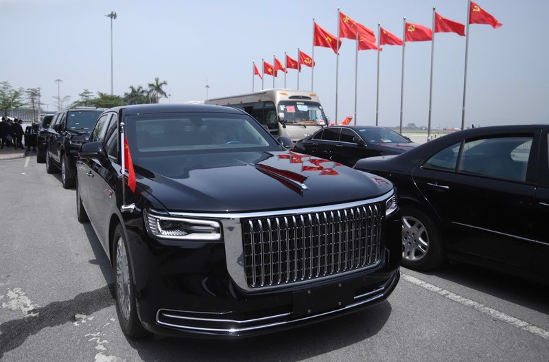 View - 	Limousine Hồng Kỳ chở Tổng Bí thư, Chủ tịch nước Tập Cận Bình