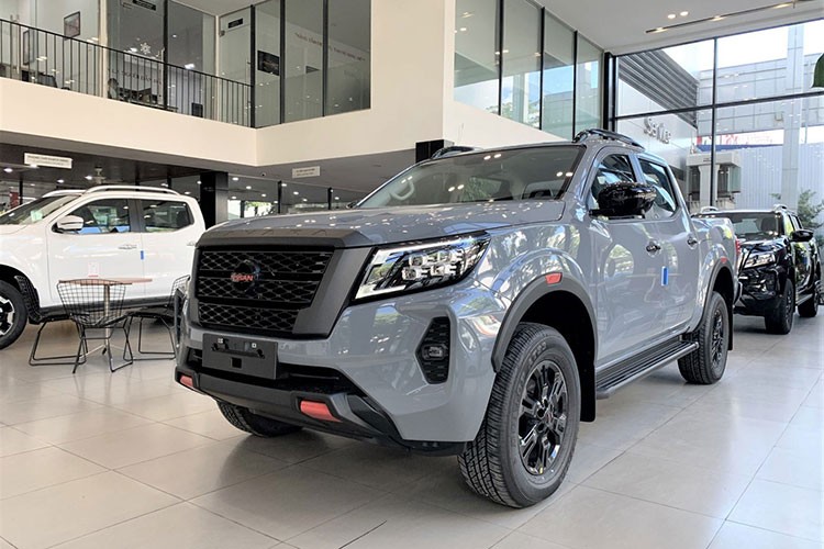 View - 	Nissan Navara giảm tới 80 triệu đồng đua doanh số Ford Ranger
