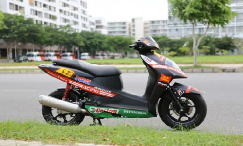 Honda Dylan độ kiểu xe đua của dân chơi Sài Gòn