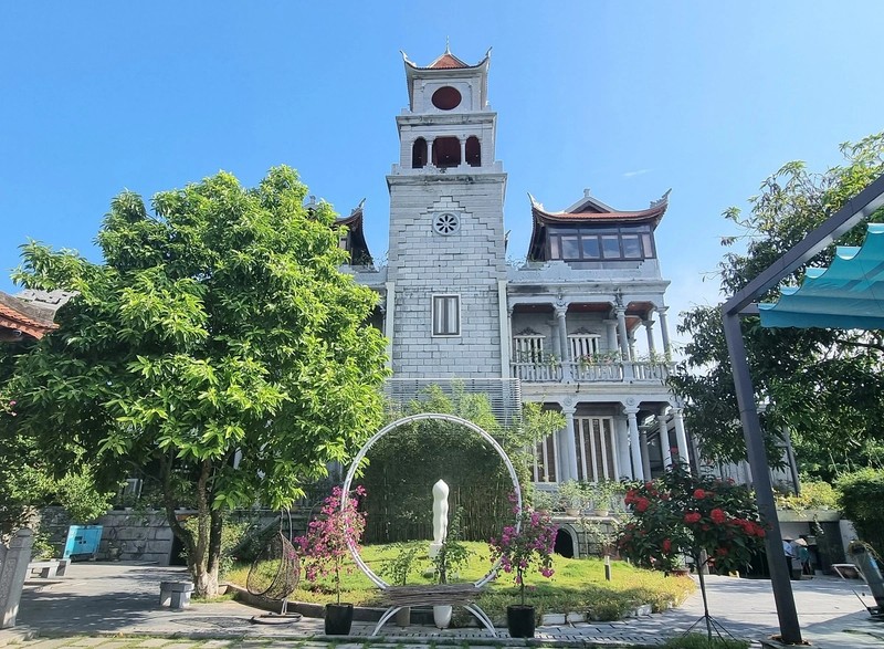 View - 	Chiêm ngưỡng lâu đài đá khủng nhất Việt Nam, xây suốt 12 năm 
