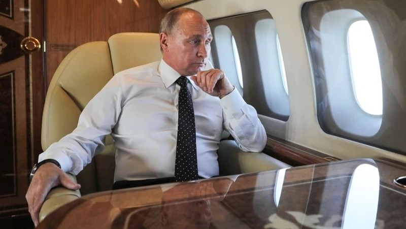 View - 	Cận cảnh chuyên cơ chở Tổng thống Nga Putin công du nước ngoài 