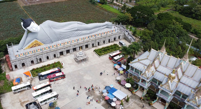 View - 	Ngôi chùa Khmer 300 năm tuổi có tượng Phật nằm lớn nhất Việt Nam