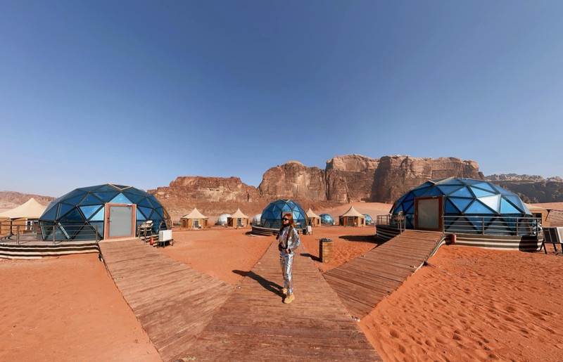 View - 	9X chi 65 triệu ngủ lều sa mạc bay khinh khí cầu ở Trung Đông